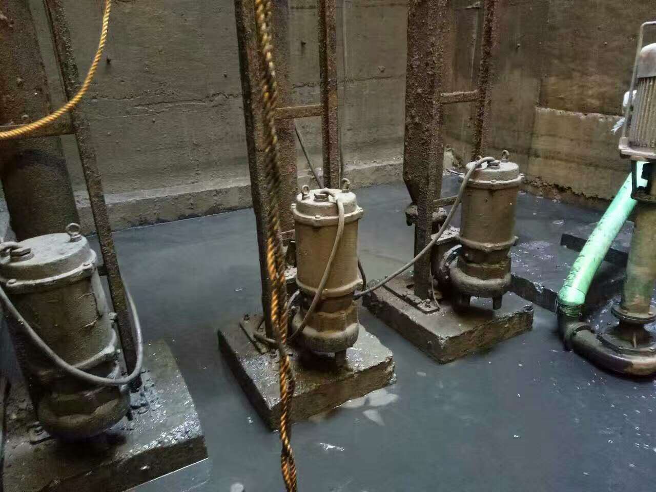 封开污水池清理